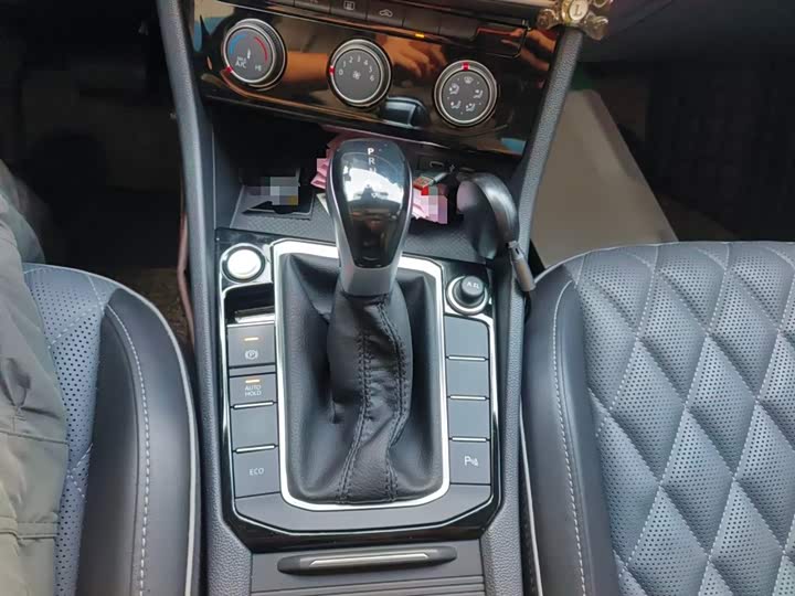 Фото 7 - Volkswagen Sagitar L