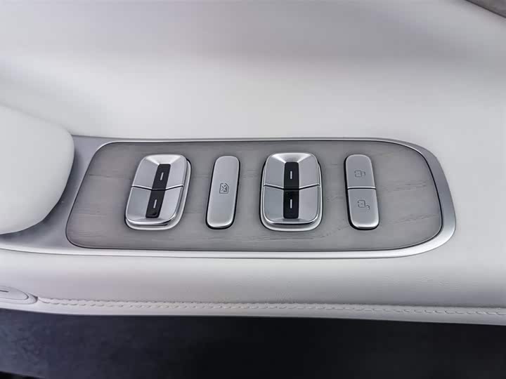 Фото 9 - XPeng X9