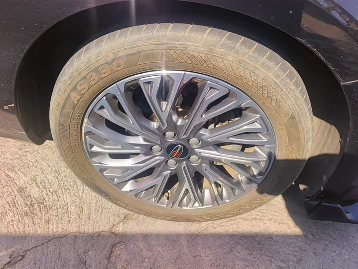 Фото 6 - Hongqi H5