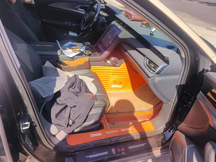 Фото 8 - Hongqi H5