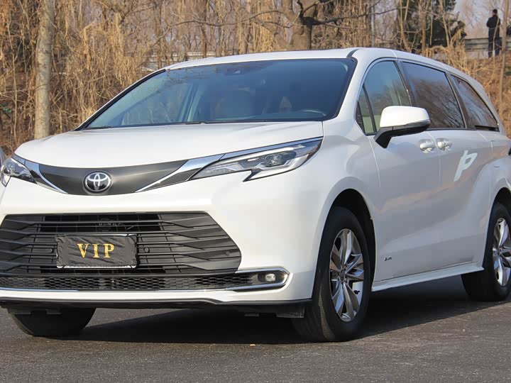 Фото 2 - Toyota Sienna