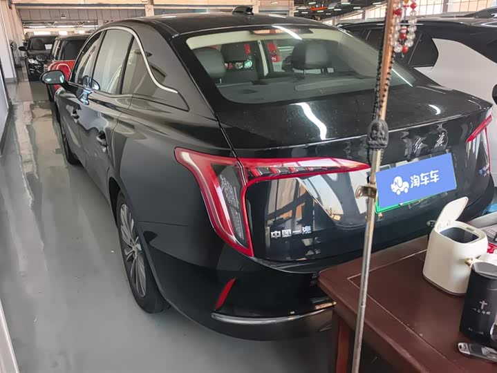 Фото 3 - Hongqi E-QM5