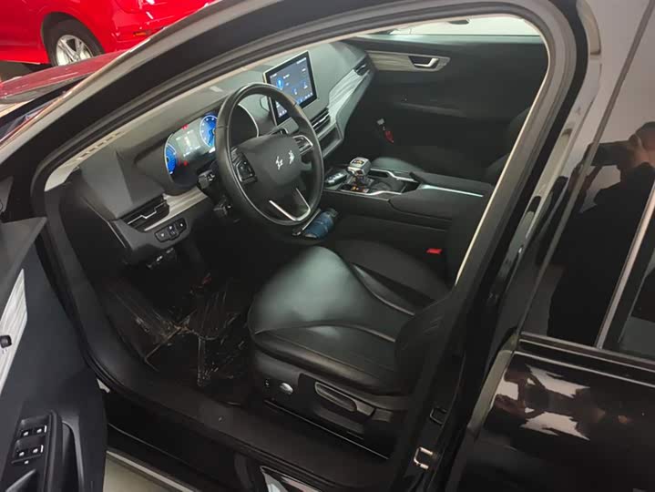 Фото 9 - Hongqi E-QM5