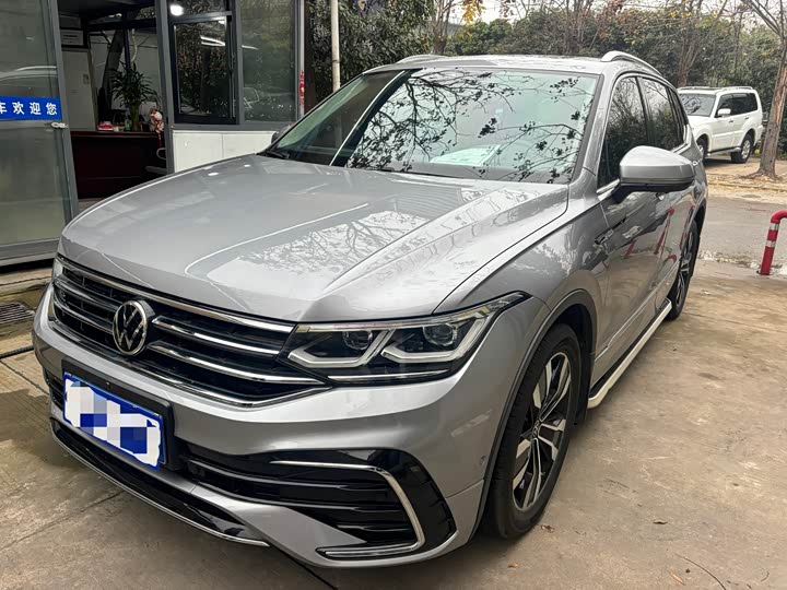 Фото 1 - Volkswagen Tiguan L Pro