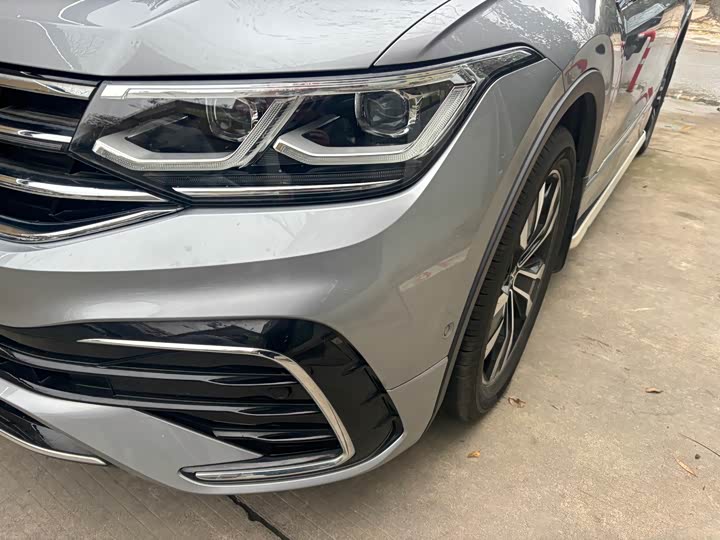 Фото 2 - Volkswagen Tiguan L Pro