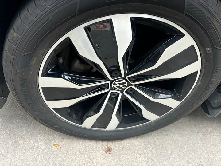 Фото 3 - Volkswagen Tiguan L Pro