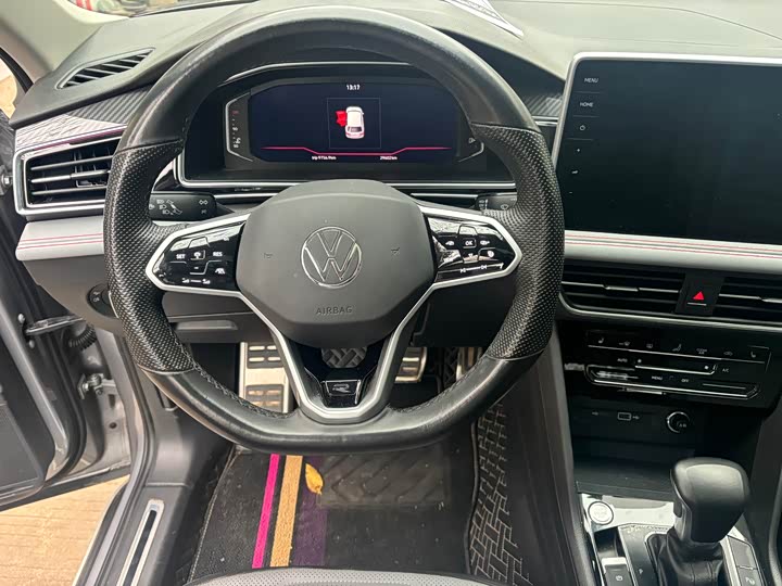 Фото 8 - Volkswagen Tiguan L Pro