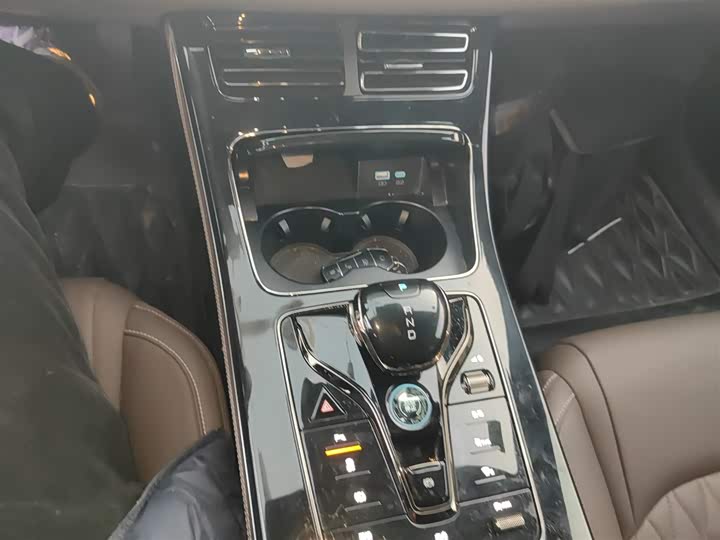 Фото 6 - BYD Han