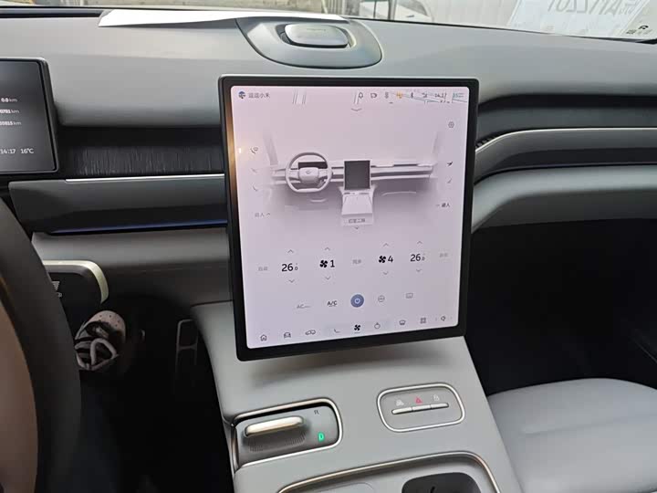 Фото 7 - Nio ES8