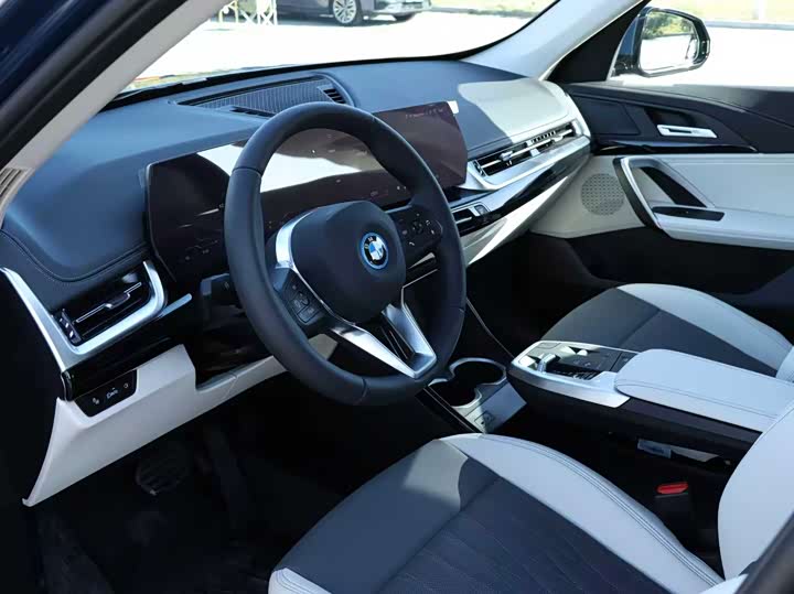 Фото 4 - BMW iX1