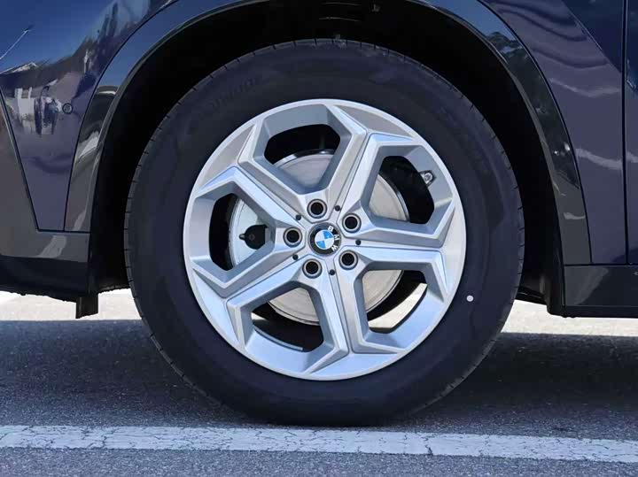 Фото 8 - BMW iX1