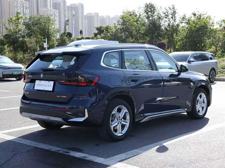 Фото 9 - BMW iX1