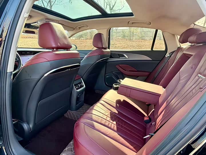 Фото 6 - Hongqi H5