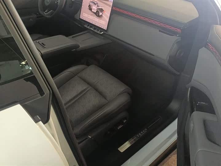 Фото 8 - Zeekr 7X