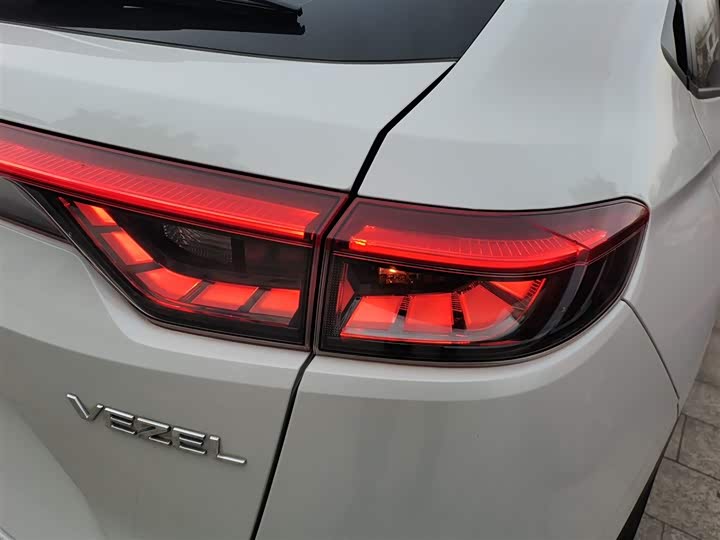 Фото 8 - Honda Vezel