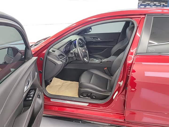 Фото 9 - Cadillac CT4