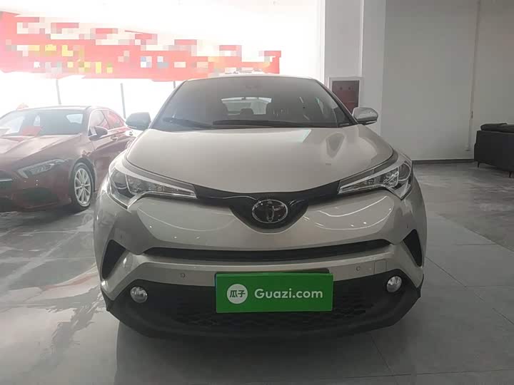 Фото 3 - Toyota C-HR
