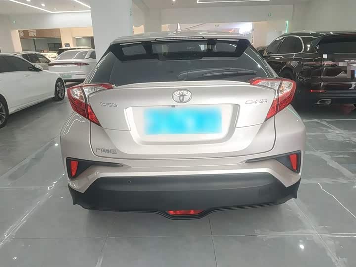 Фото 6 - Toyota C-HR