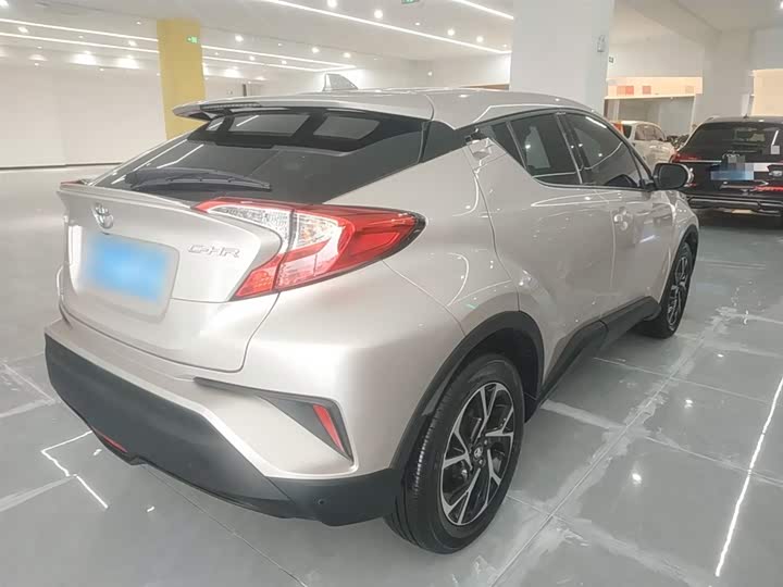 Фото 7 - Toyota C-HR