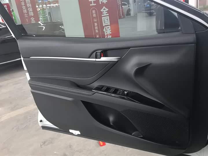 Фото 7 - Toyota Camry