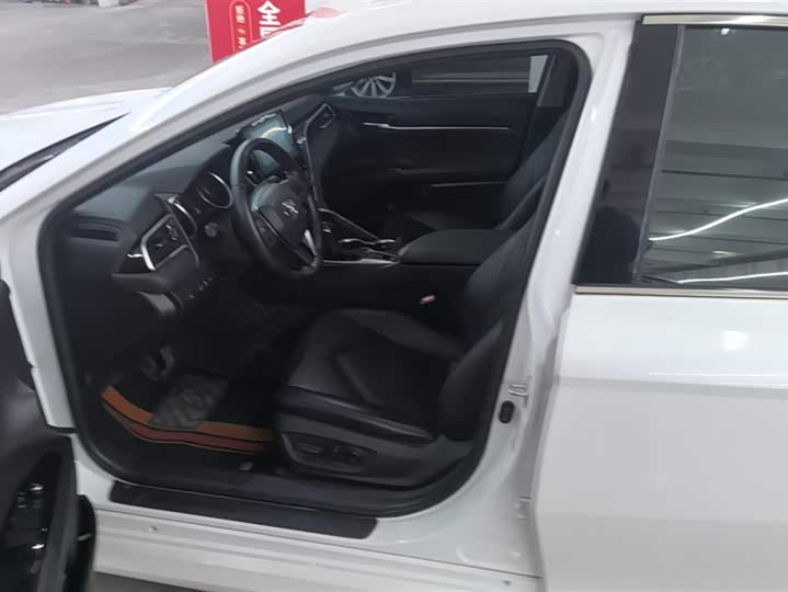 Фото 9 - Toyota Camry