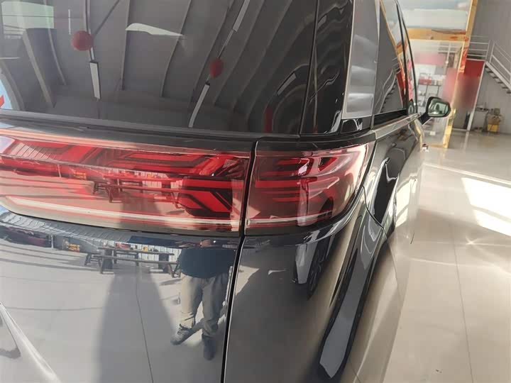 Фото 8 - Denza D9