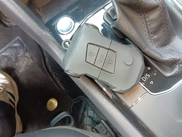 Фото 9 - Volkswagen Tharu