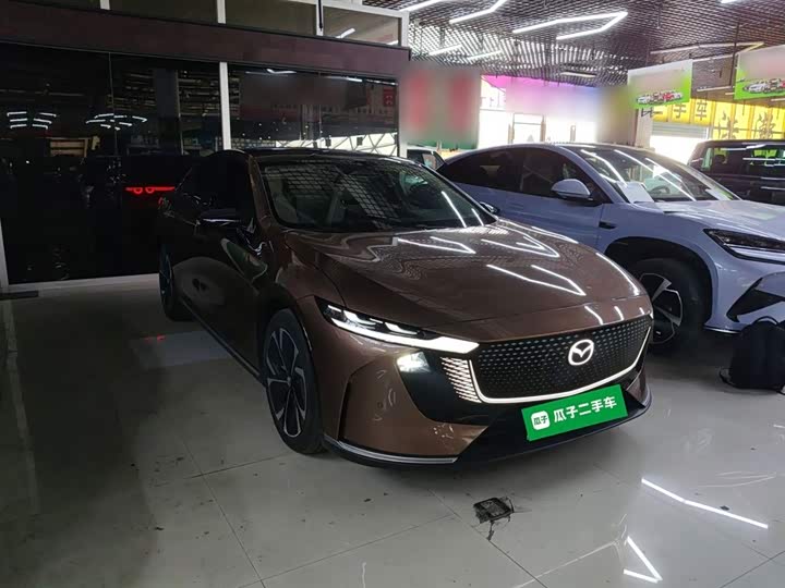 Фото 4 - Mazda EZ-6