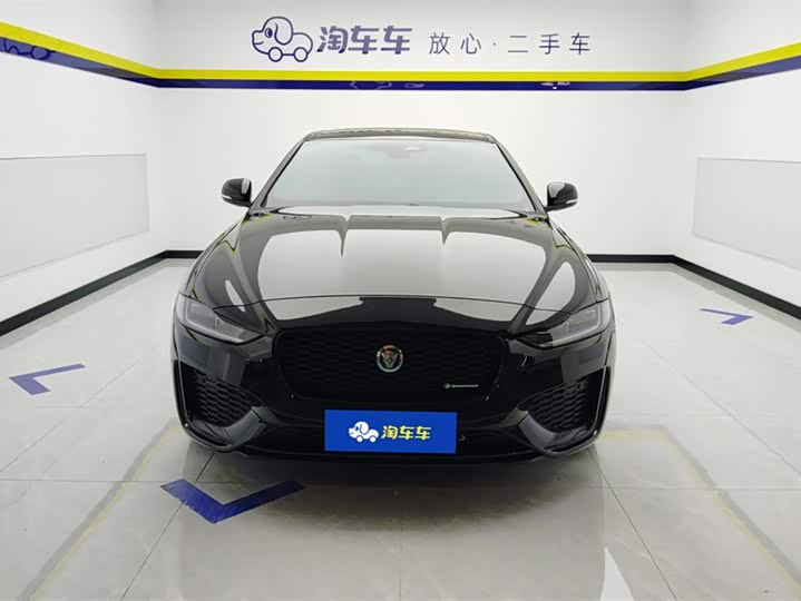 Фото 2 - Jaguar XE L