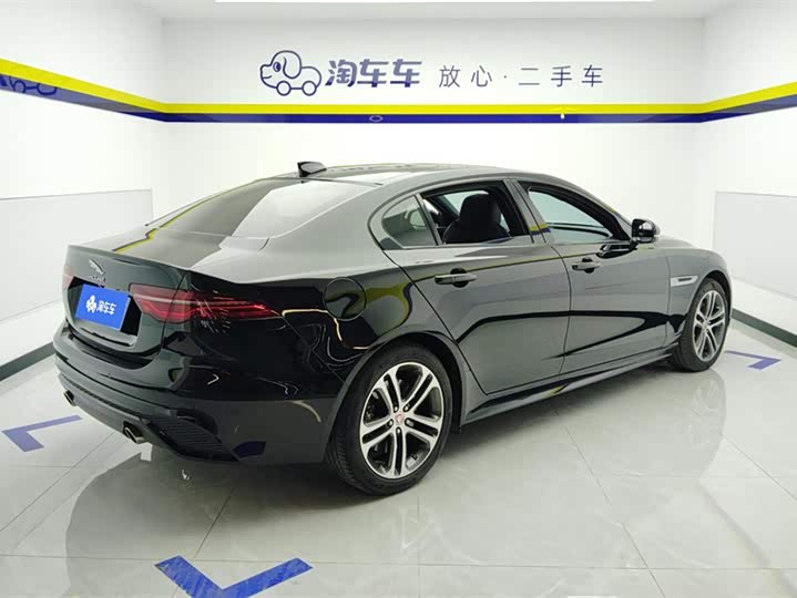 Фото 3 - Jaguar XE L