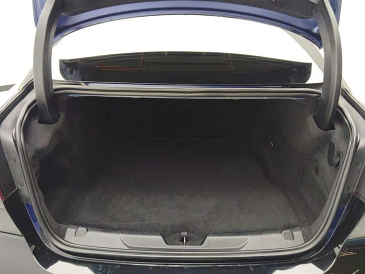 Фото 4 - Jaguar XE L