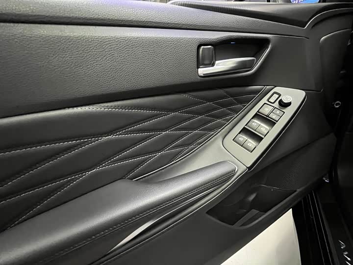 Фото 5 - Toyota Avalon