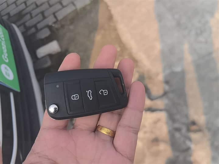 Фото 9 - Volkswagen Tharu