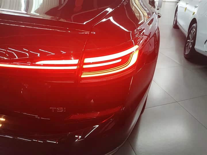 Фото 8 - Volkswagen Passat