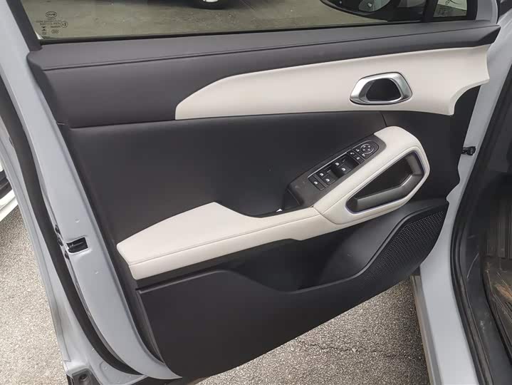 Фото 7 - BYD Yuan Up