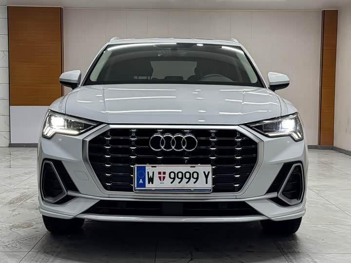 Фото 2 - Audi Q3