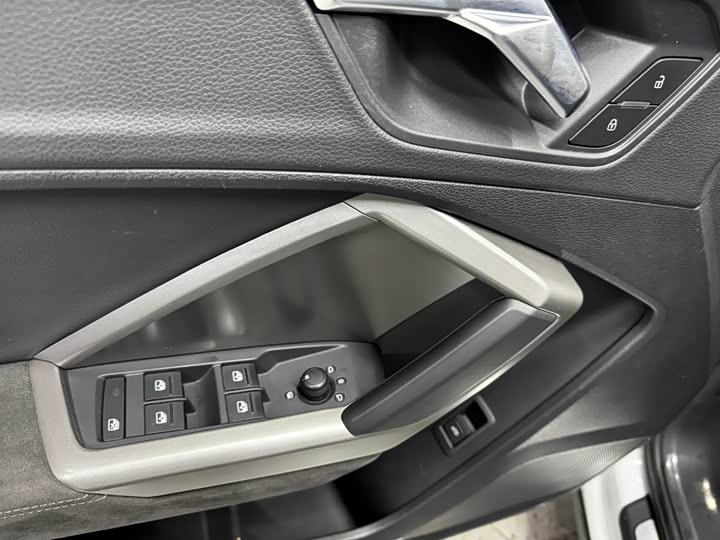 Фото 8 - Audi Q3