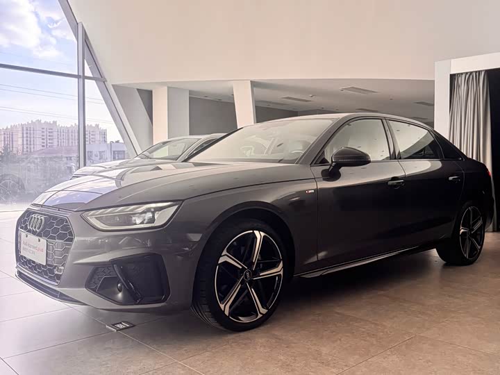 Фото 1 - Audi A4L