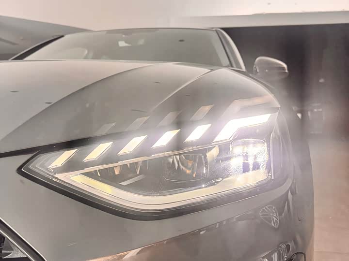 Фото 5 - Audi A4L