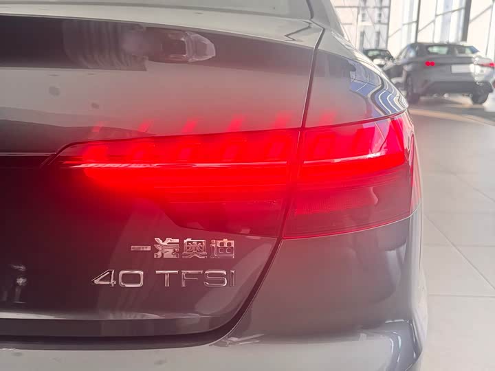 Фото 6 - Audi A4L