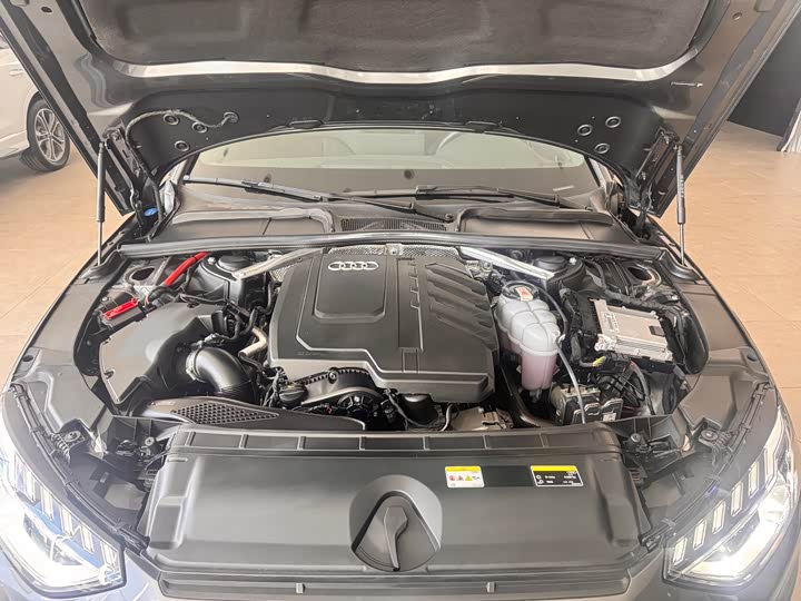 Фото 8 - Audi A4L