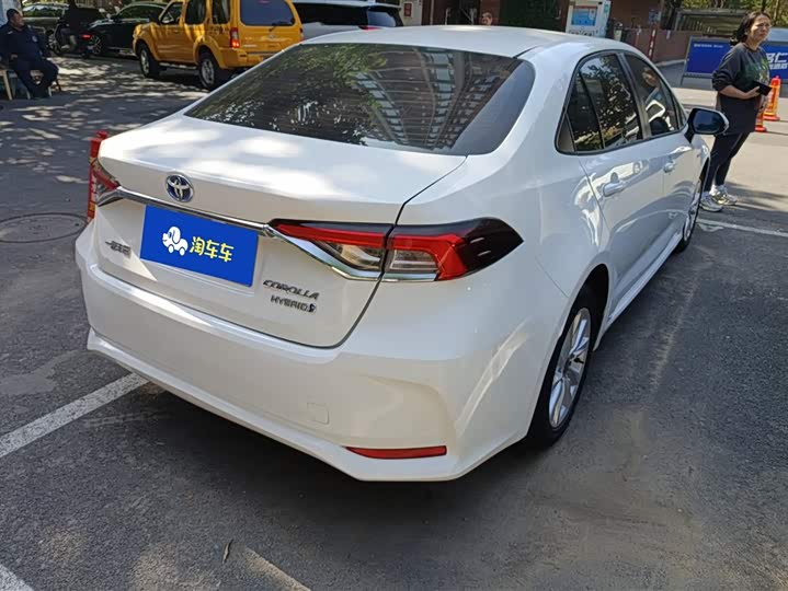 Фото 3 - Toyota Corolla