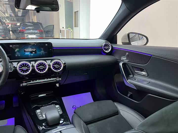 Фото 8 - Mercedes-Benz A-Class