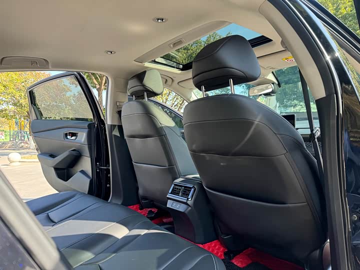 Фото 9 - Honda Accord