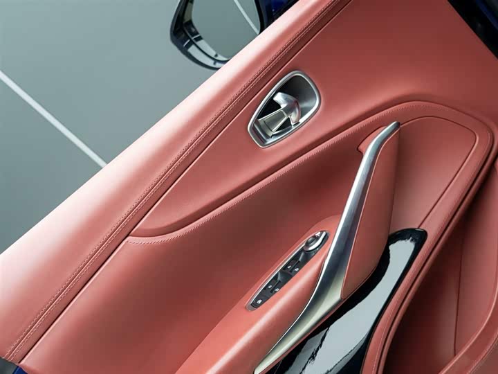 Фото 7 - Aston Martin DBX