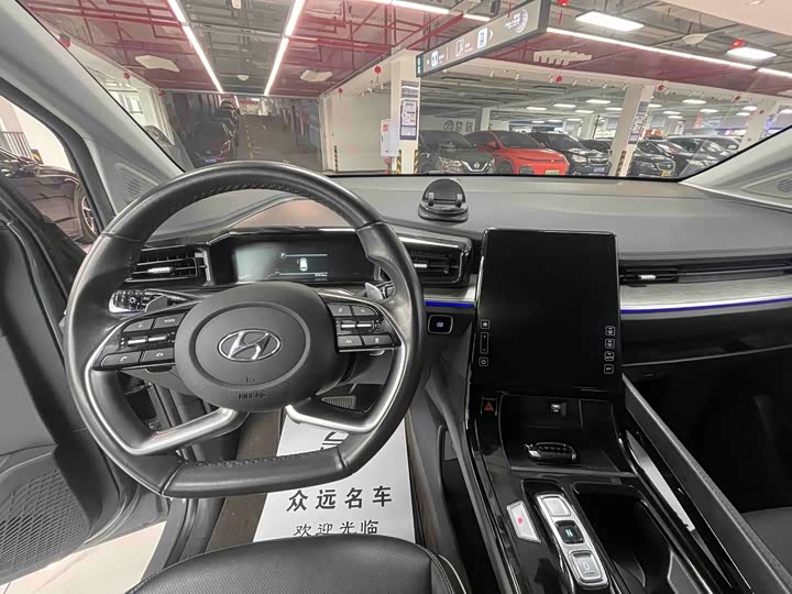 Фото 9 - Hyundai Custo