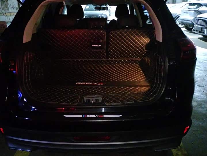 Фото 4 - Geely Atlas