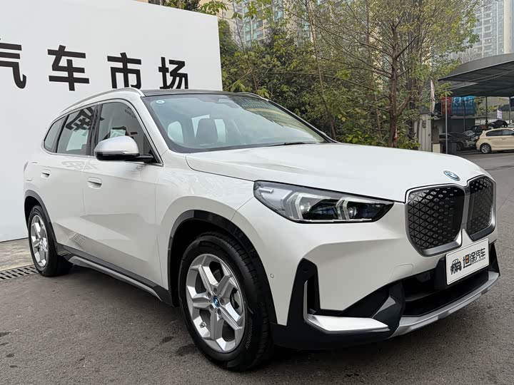 Фото 3 - BMW iX1