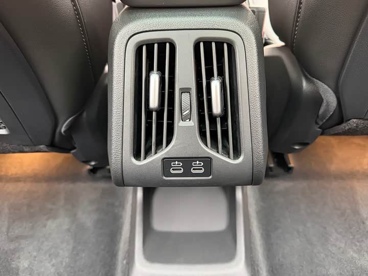 Фото 8 - BMW iX1