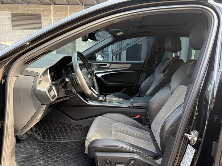 Фото 9 - Audi A6L